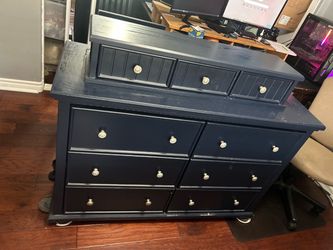 Dresser with trinket drawer option