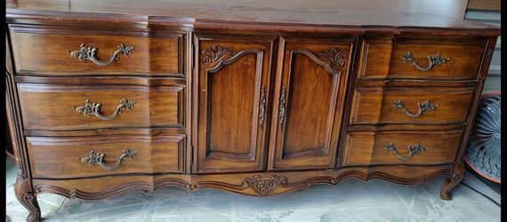 Vintage beautiful dresser