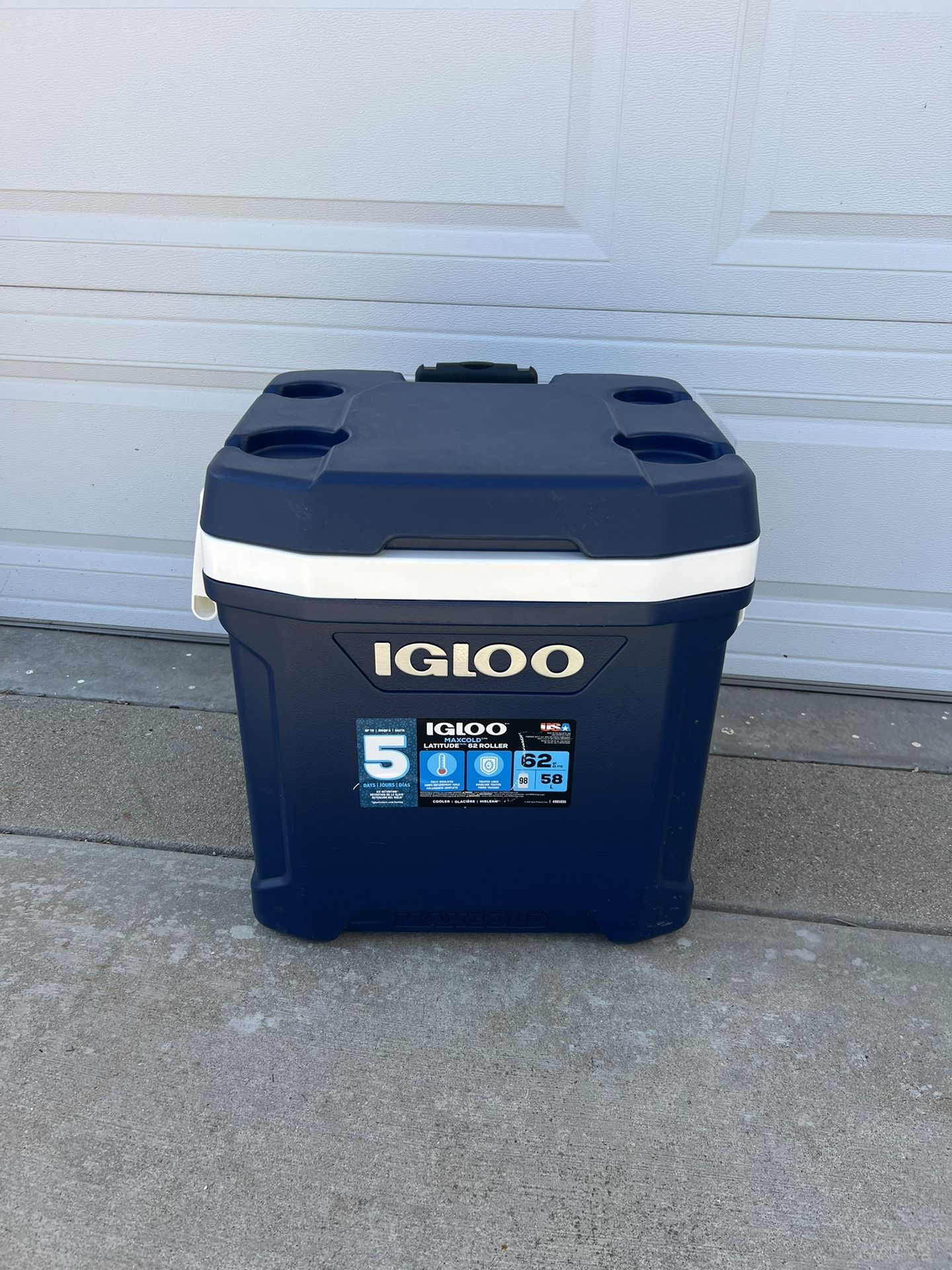 Igloo 62 Quart Rolling Cooler