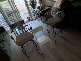 Metal Swivel Bar Stools with Cushioned Seats