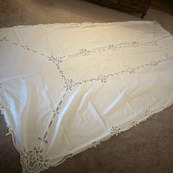Vintage Lace Detail Tablecloths - 3