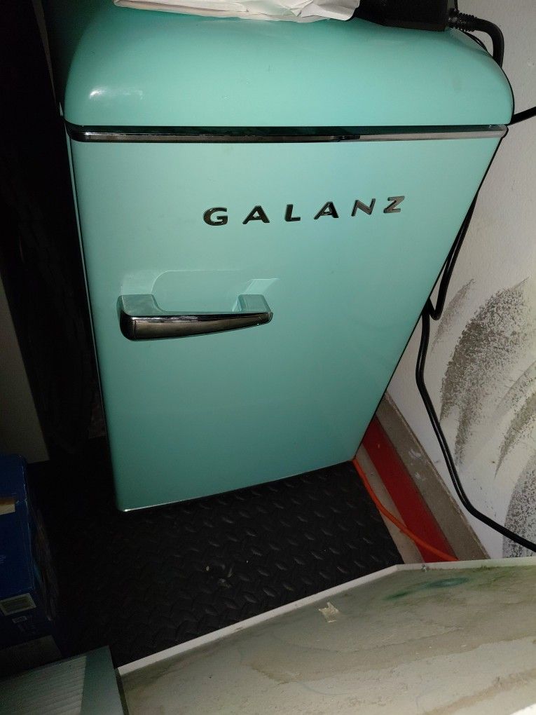 Galanz Mini Fridge