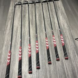 Left handed Taylormade Sim Max Golf Irons Like New