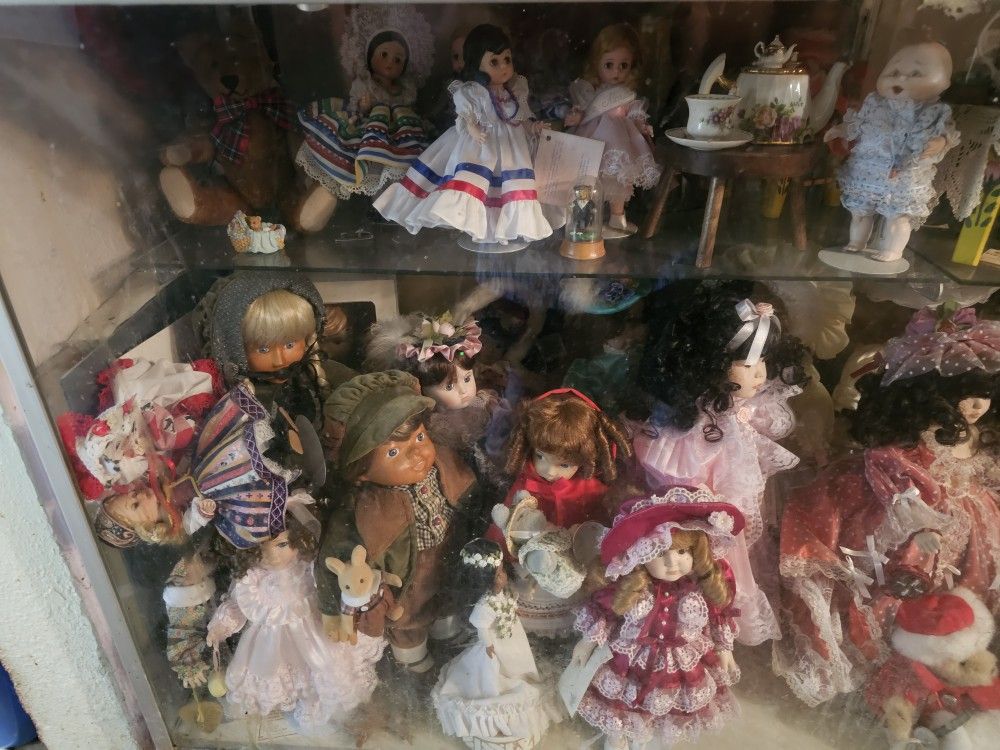Glass Case & Madam Alexander Dolls Make Offer