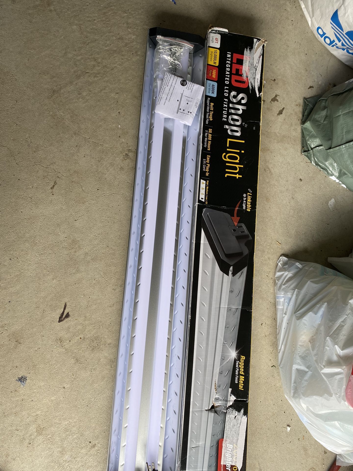 4’ LED Shop light With Sensor