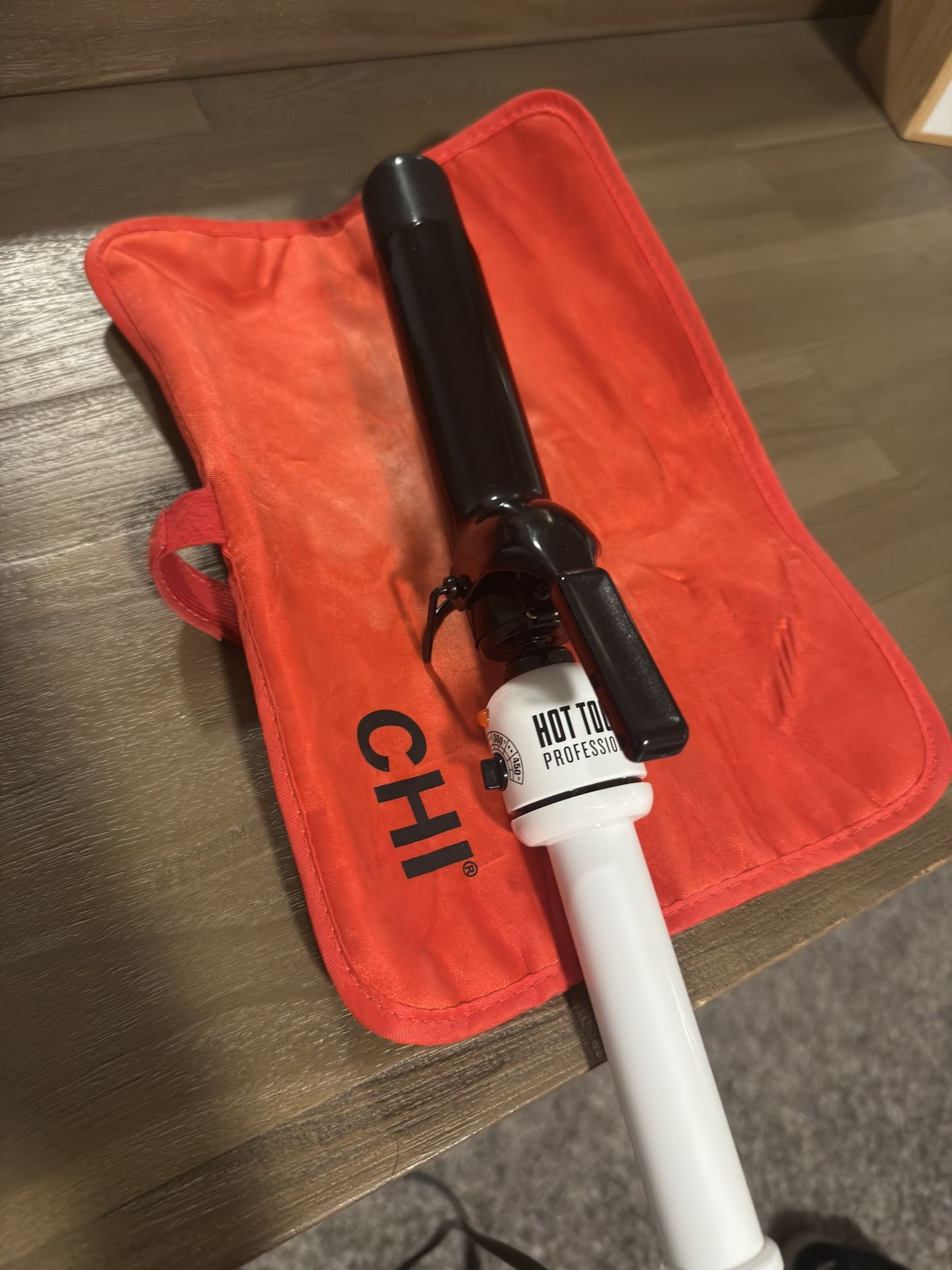 Curling iron hot tools 1 1/4”