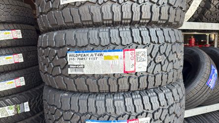 Falken Wildpeak A/T4W 265/70R17 115T Tire