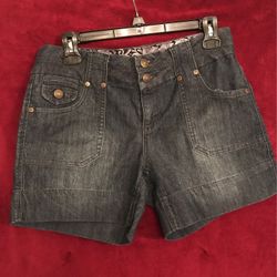 Signature Studios Denim Shorts Size 6
