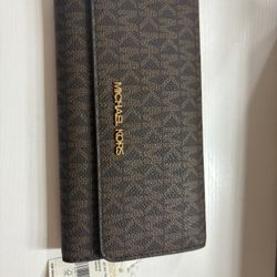 New Michael Kors Wallet