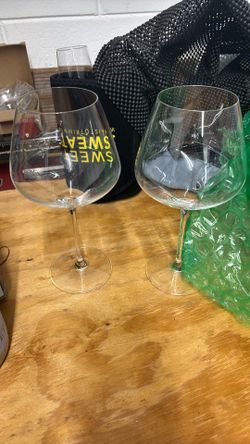 2 Big Wine Glasses