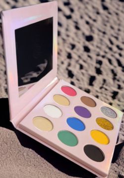 EYESHADOW PALETTE