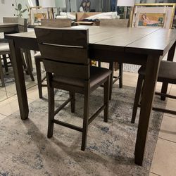 Dinner Table With 4 Barstools 