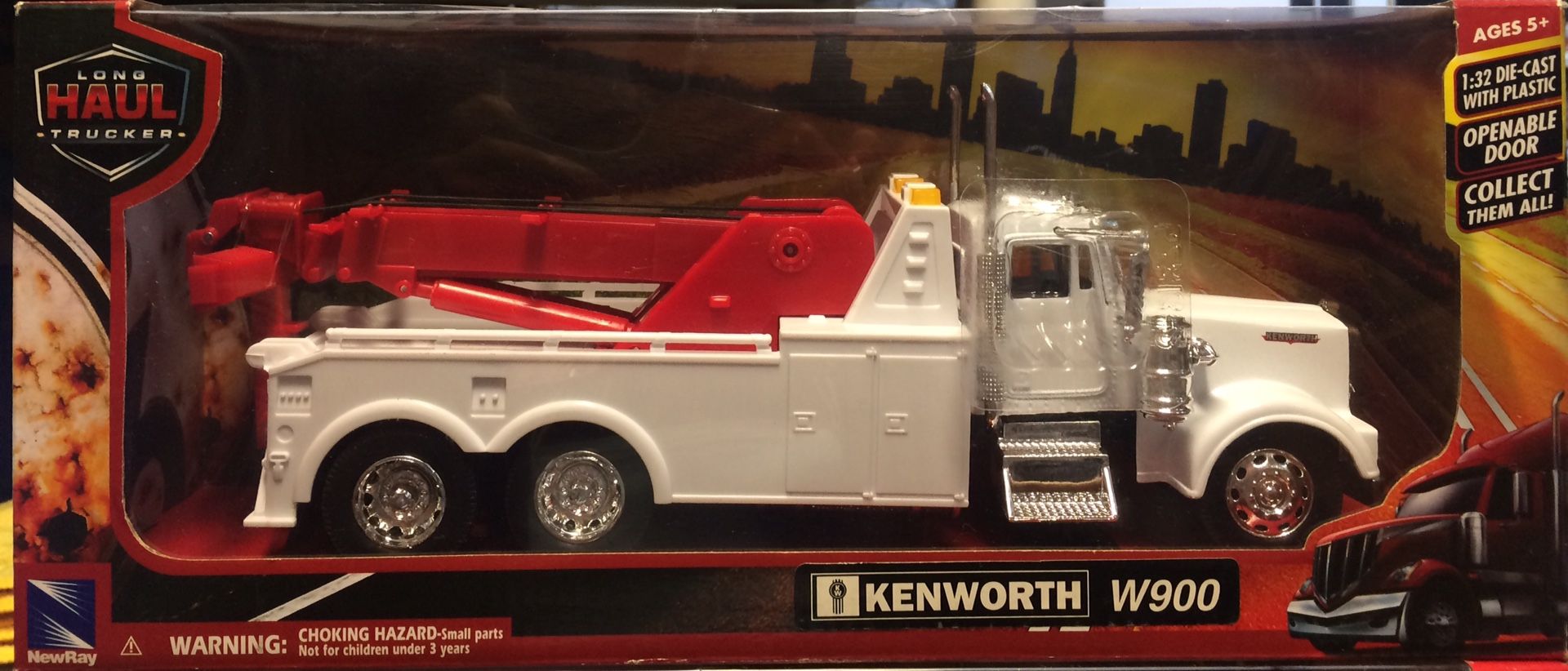 NewRay 1:32 Scale Long Haul Trucker Kenworth W900 Tow Truck