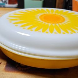Pyrex Yellow Daisy Casserole Dish