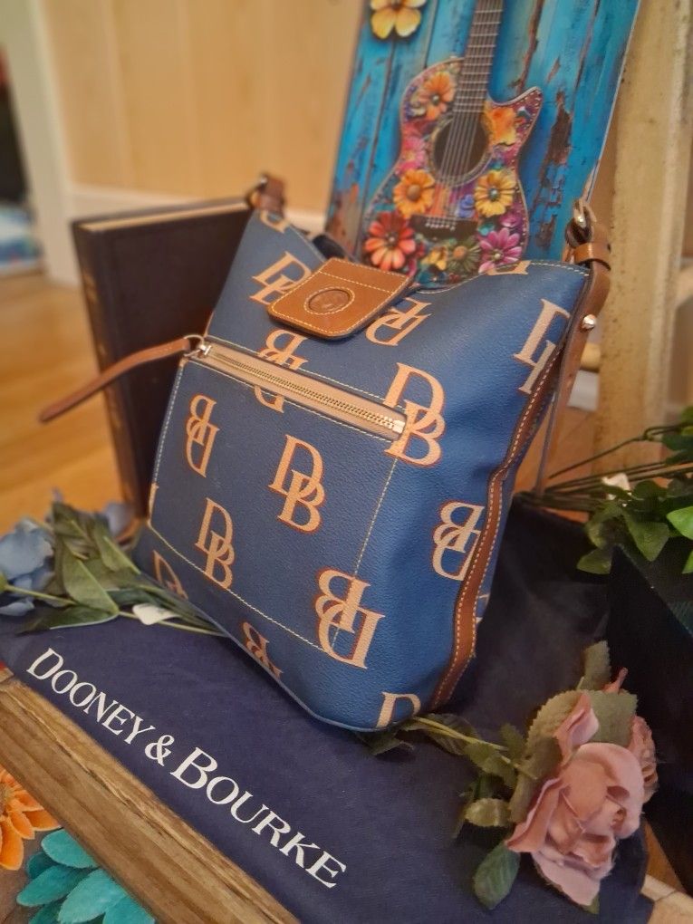 Dooney & Bourke women's purse Large