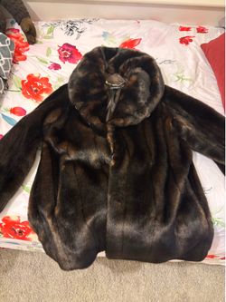 Jones of New York fake fur coat