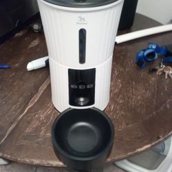 Petory Fol White / Black Touch Screen Slow Feeder