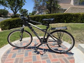 Schwinn 7th Avenue Hybrid Bike with Accessories