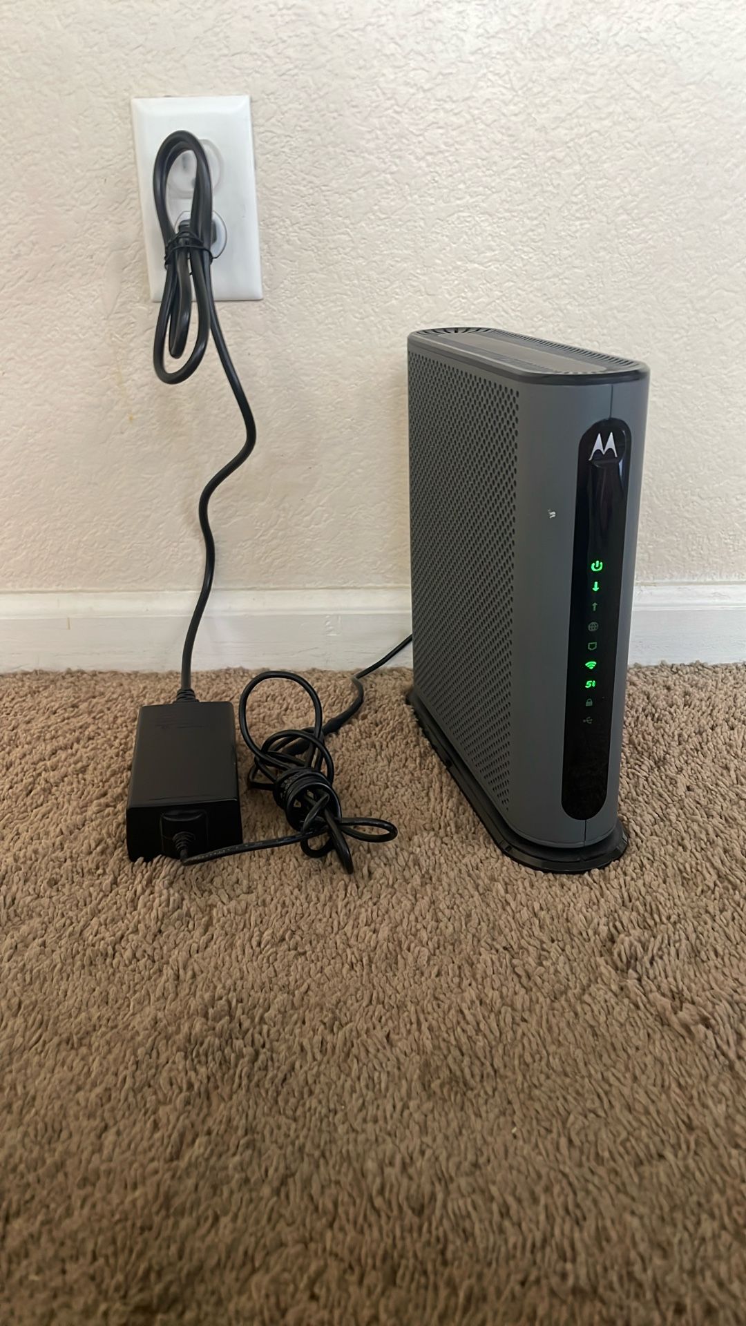 Motorola MG8702 - DOCSIS 3.1 Cable modem And WiFi Router - AC3200