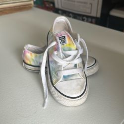 Kids converse shoes size 8