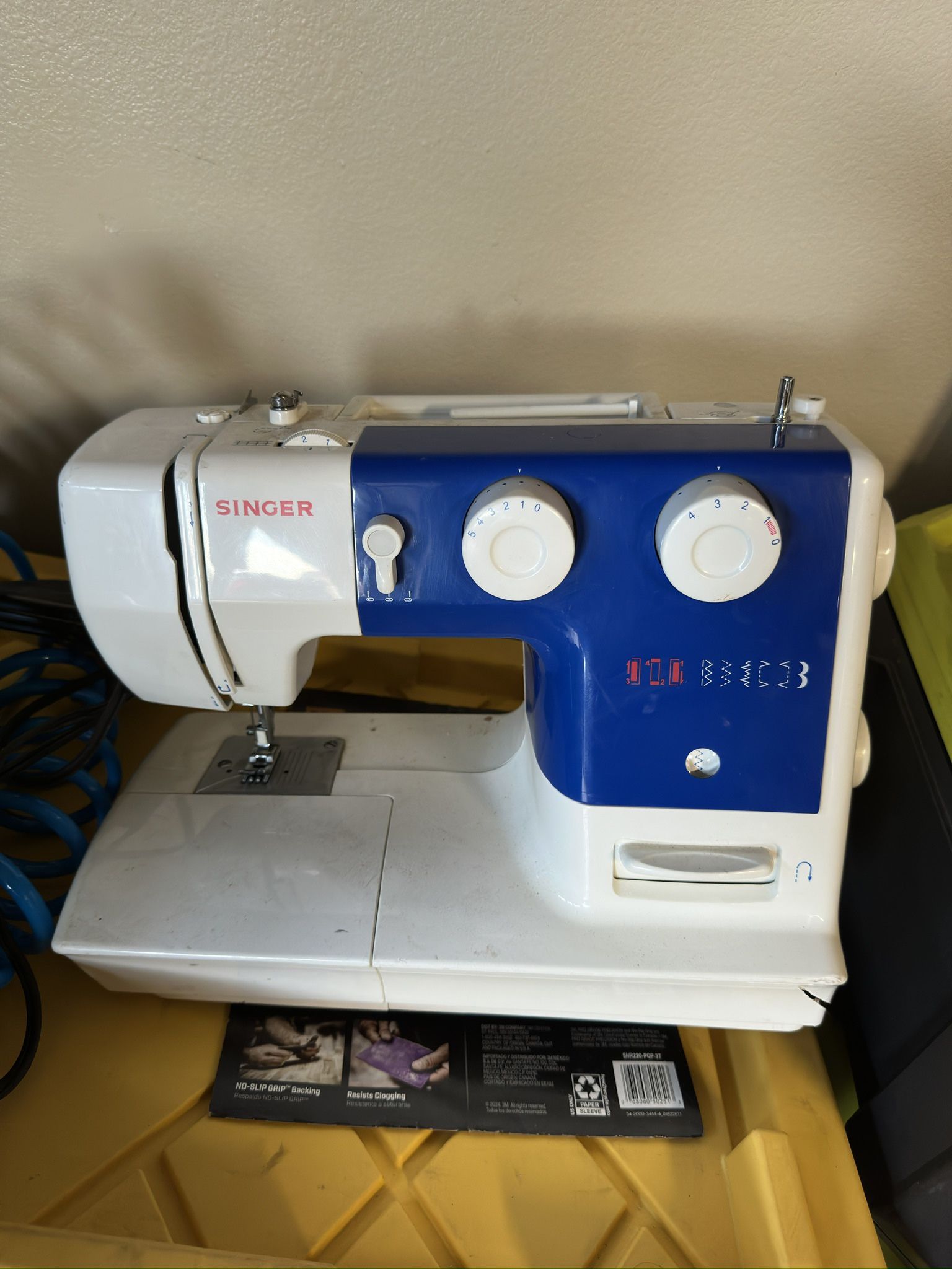 Singer Sewing Machine 