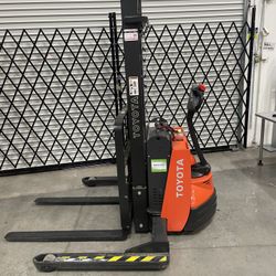 Toyota Walkie Stacker Forklift