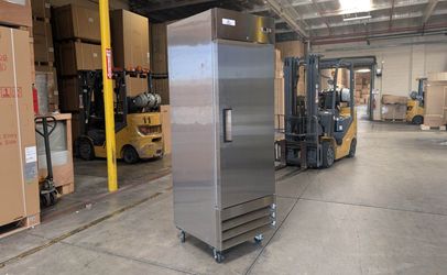 Clearance Solid Door Reach-In Freezer 1 Door Freezer 90417L0620