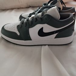 Nike Air Jordan 1 Low 6.5 Youth
