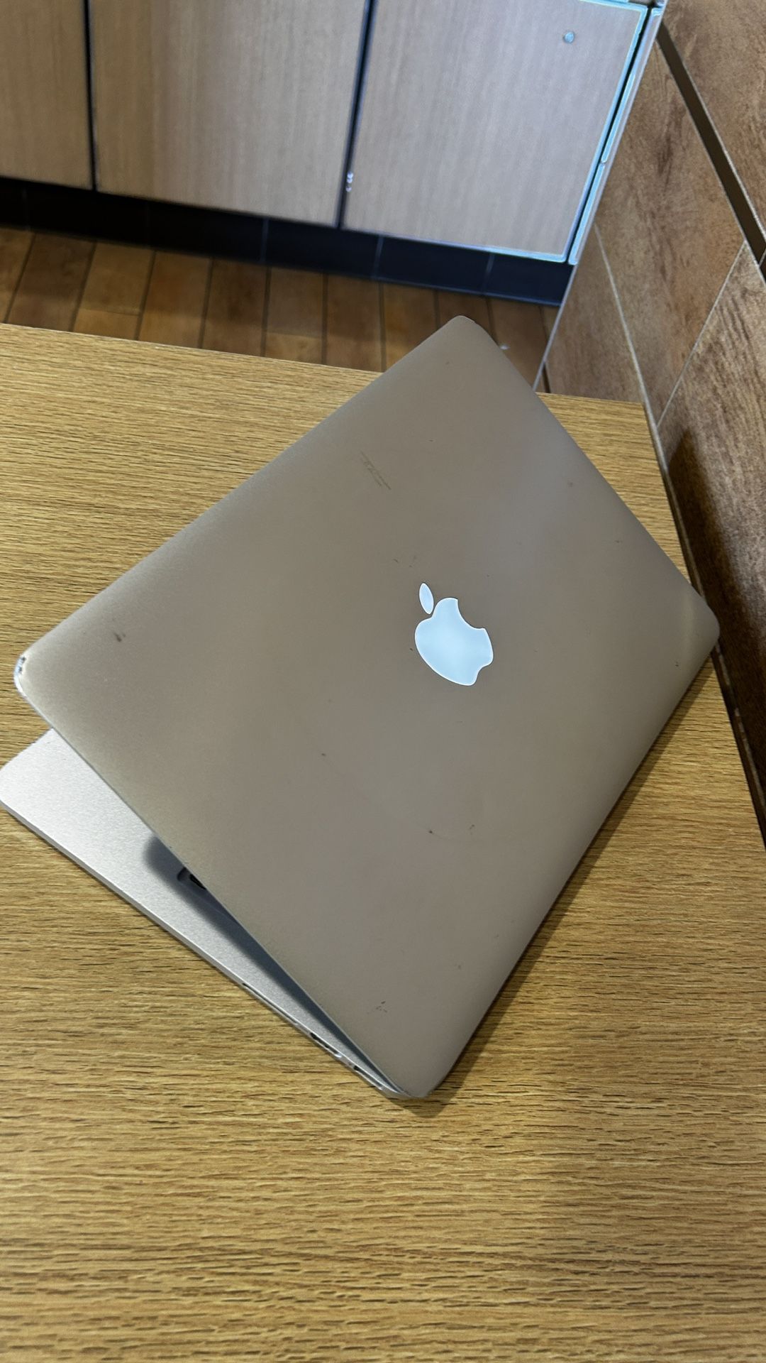 Apple MacBook Pro 13” Retina I5/8GB/256GB SSD $220