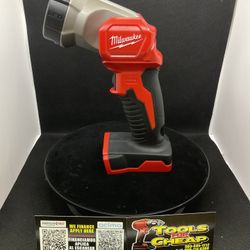 Milwaukee M18 18-Volt Lithium-Ion Cordless 100 Lumens LED Flashlight (Tool-Only)