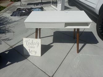 Make-up vanity