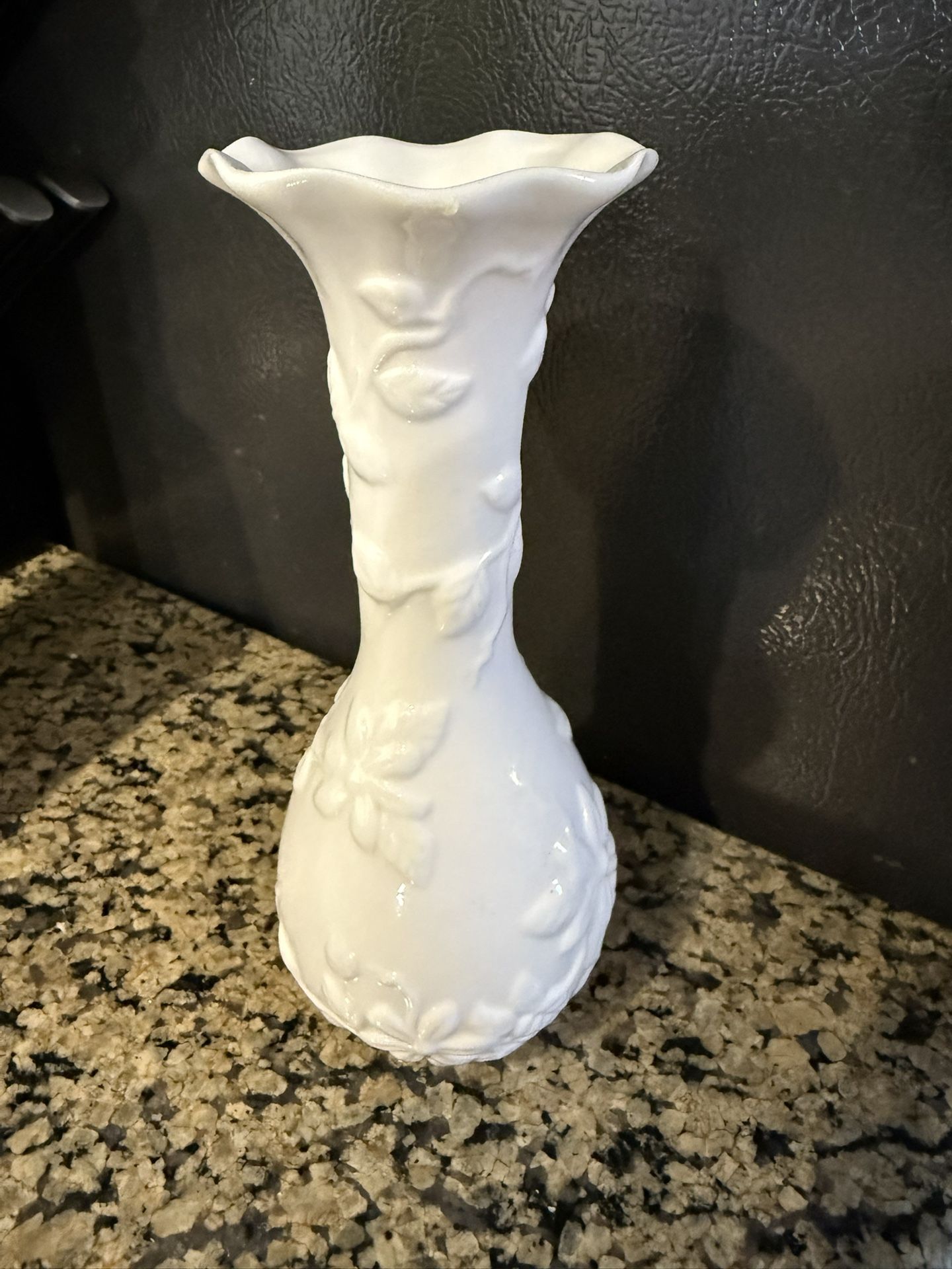 VINTAGE RAISED FLOWER LEAF VINE OFF-WHITE 8” FLUTED EDGE BUD VASE VINTAGE VASE