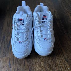 White fila store trainers sale