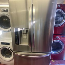 LG Bottom Freezer Fridge/ Nevera LG