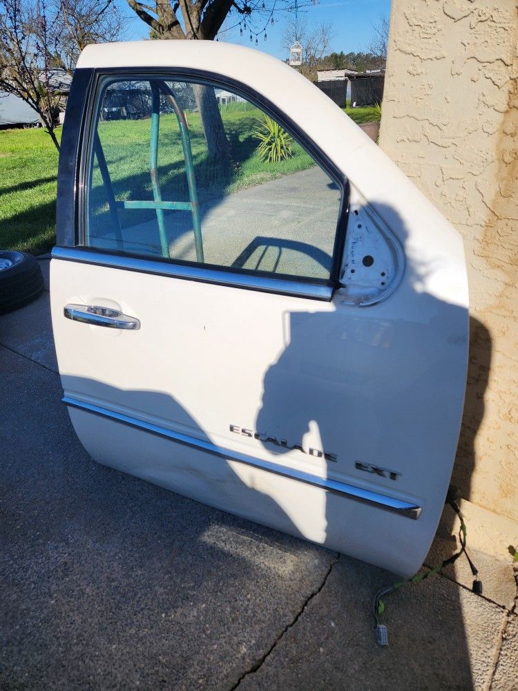2007-14 CADILLAC ESCALADE OEM FRONT PASSENGER DOOR WITH WINDOW AND DOOR PANEL