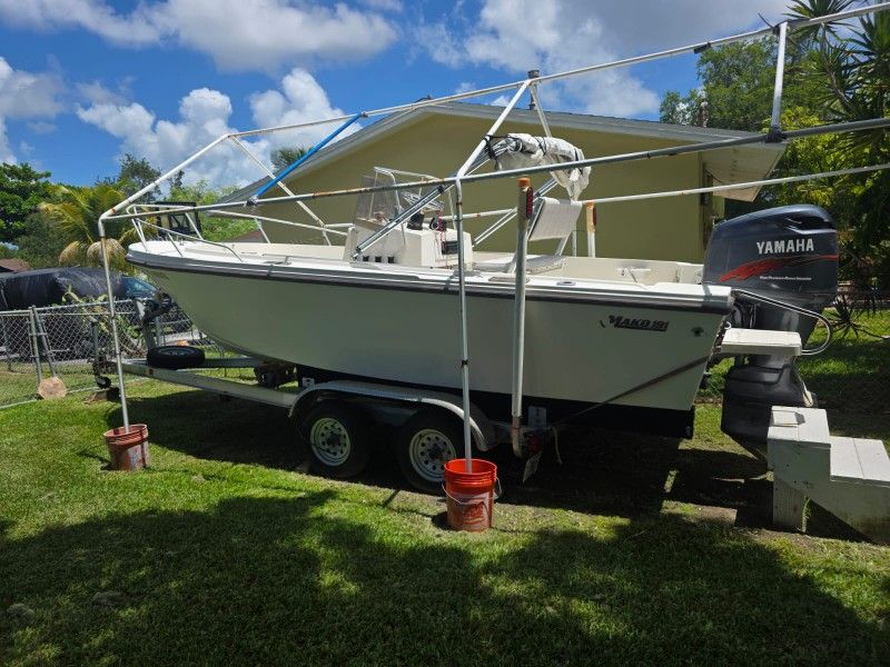 1990 Mako 20 Ft Center Console Open Fisherman Boat