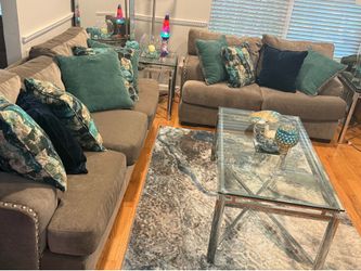 Like new sofa &loveseat