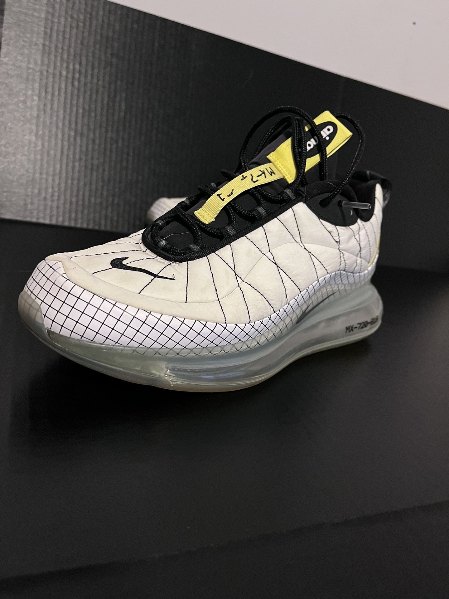 Air MX 720-818 'Yellow Sz11