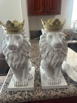 2 Statues