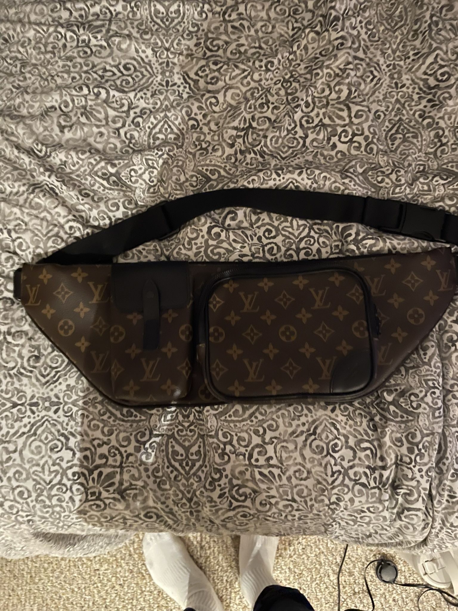Louis Vuitton Crossbody Bag 