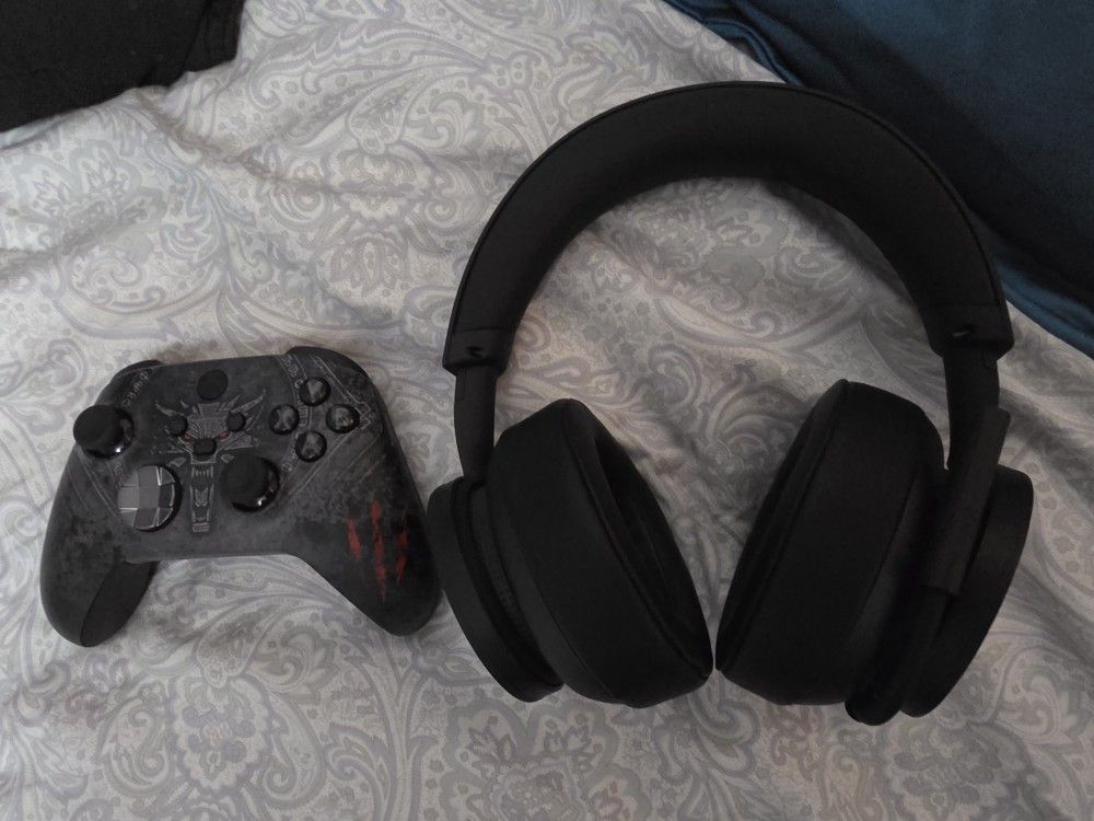 Xbox Series X Controller (Witcher 3 New) + Official Xbox Headset (2024)