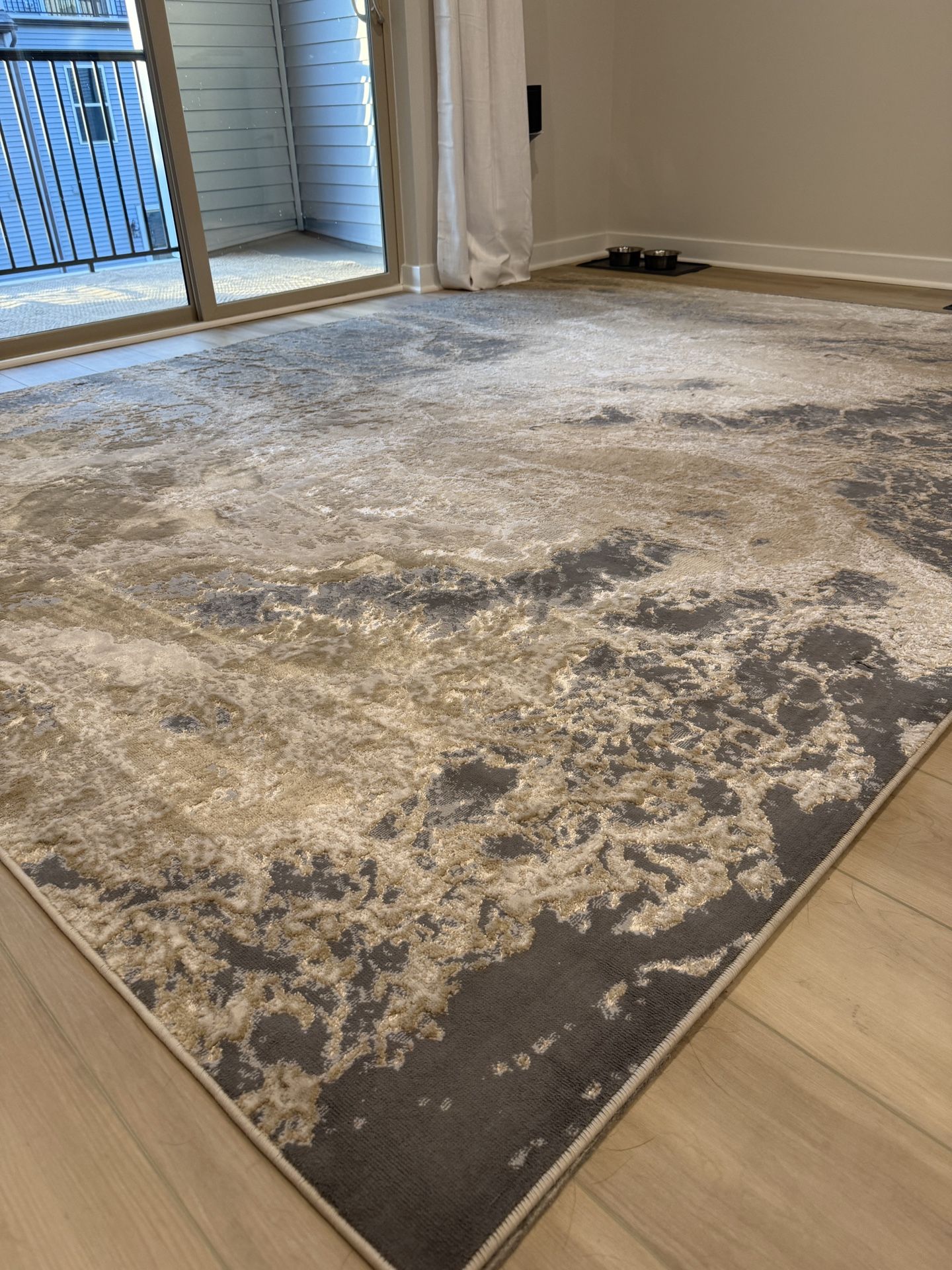 7 ft. 10in X 10 ft Rug