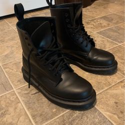 Dr. Martens Women 5