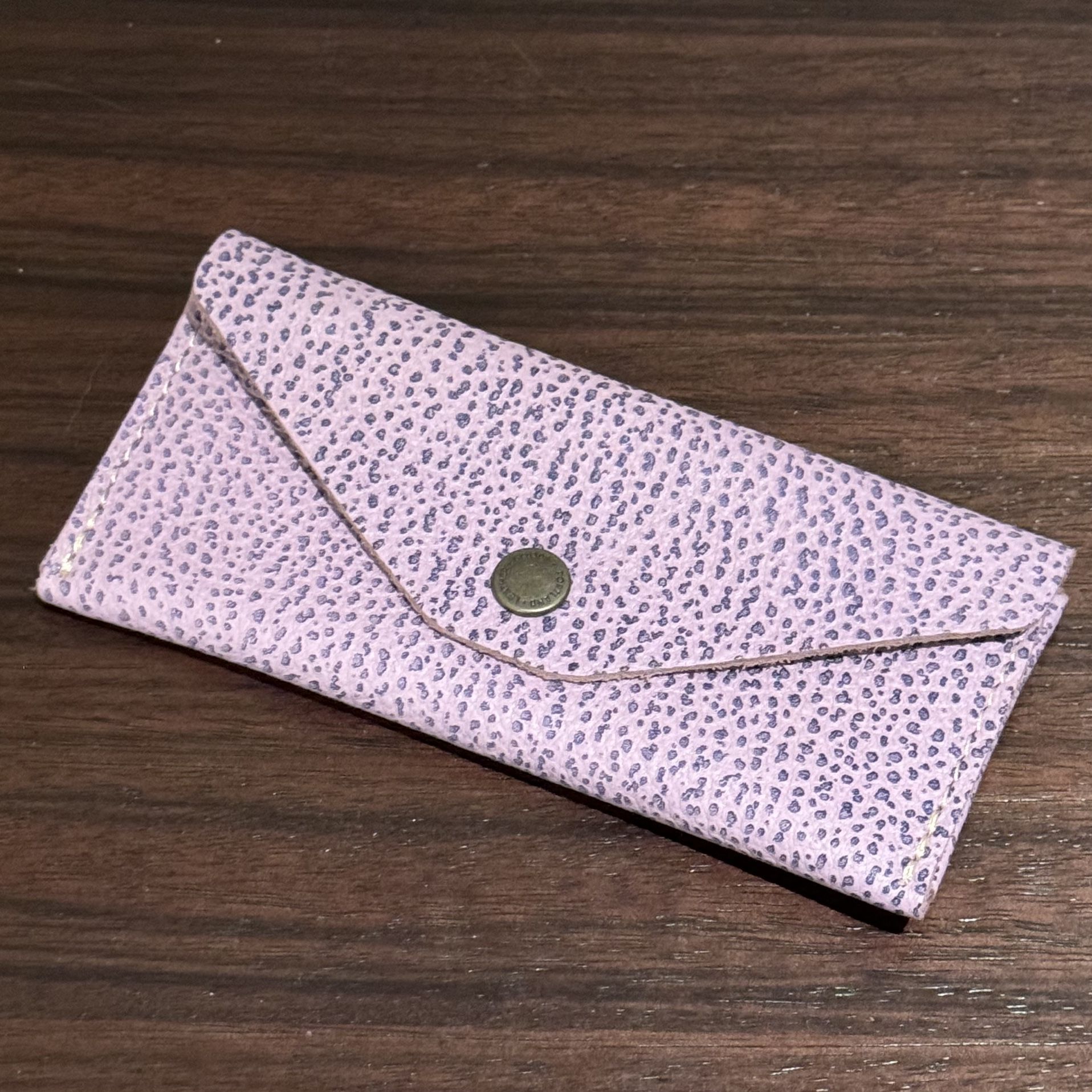 New, Rare Portland Leather Goods Small Envelope Wallet w/ Zipper in Pebbled Lilac