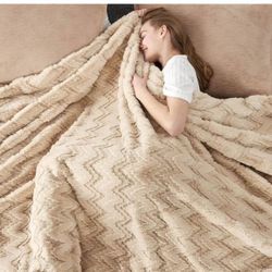 Brandnew  Faux Fur Throw Blanket for Couch - Soft Fuzzy Cozy Throw Gift Blankets for Women,Beige Boho Blanket for Sofa Bedroom Living Room.60 * 80 Inc