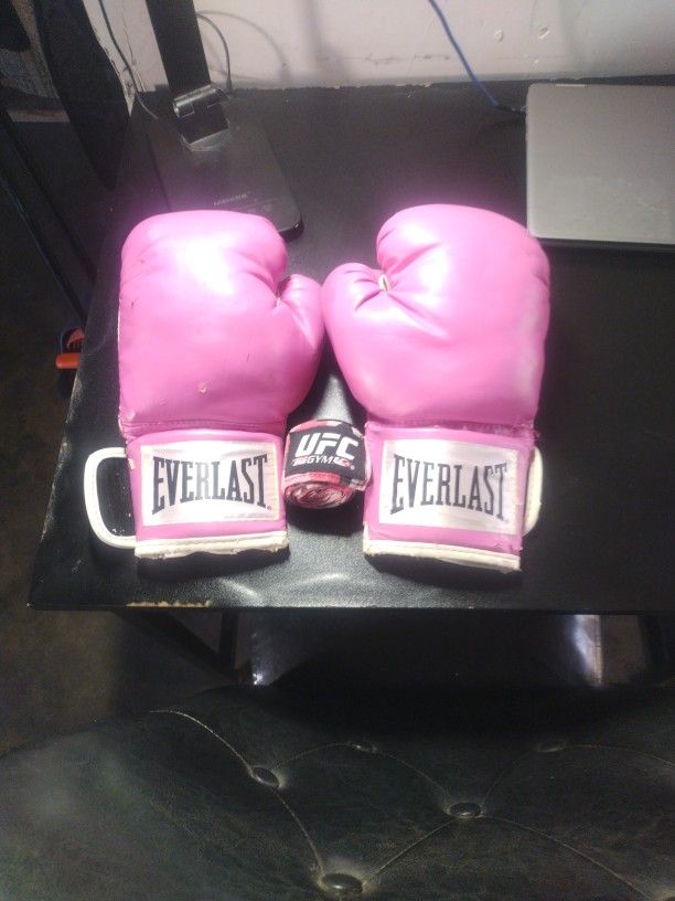 Pink Everlast Gloves With Ufc Strap