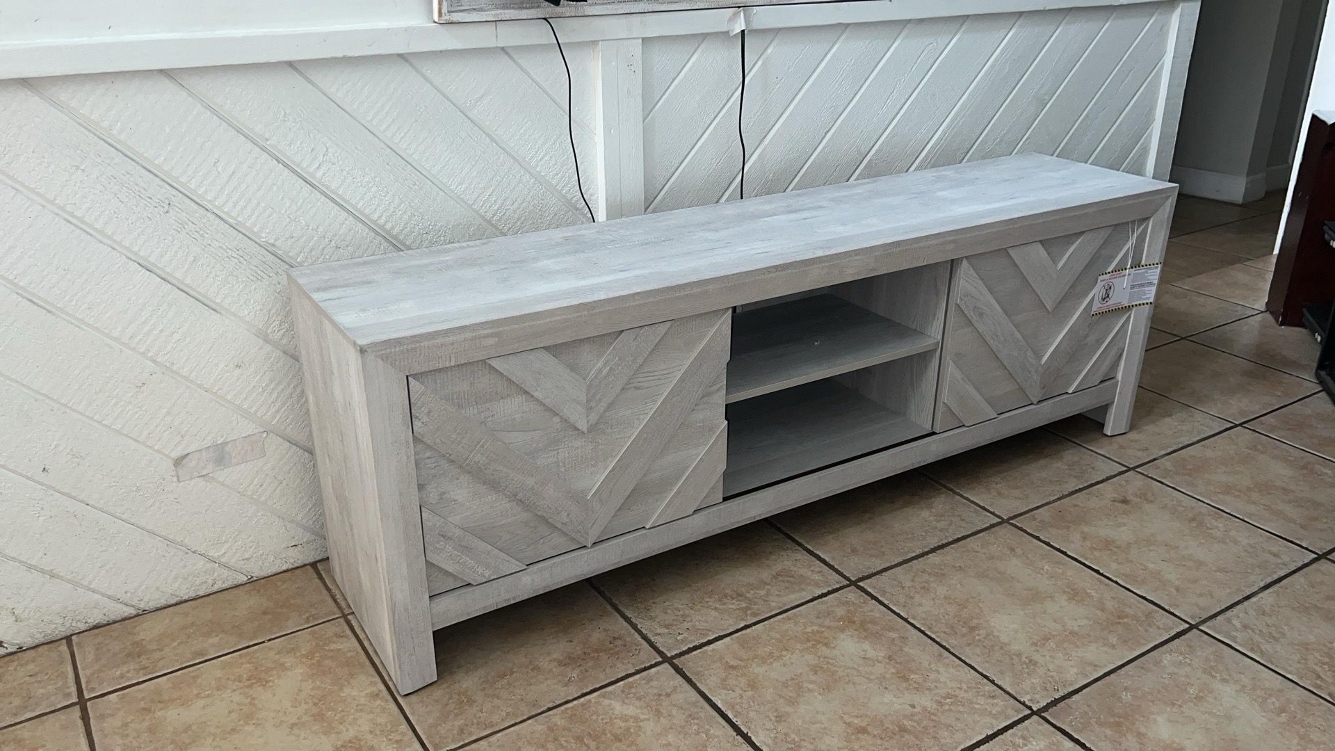 New TV Stand. 🚚WE DELIVER🚚