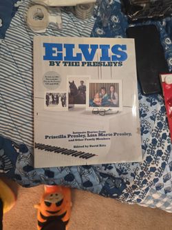 ELVIS by The Presleys