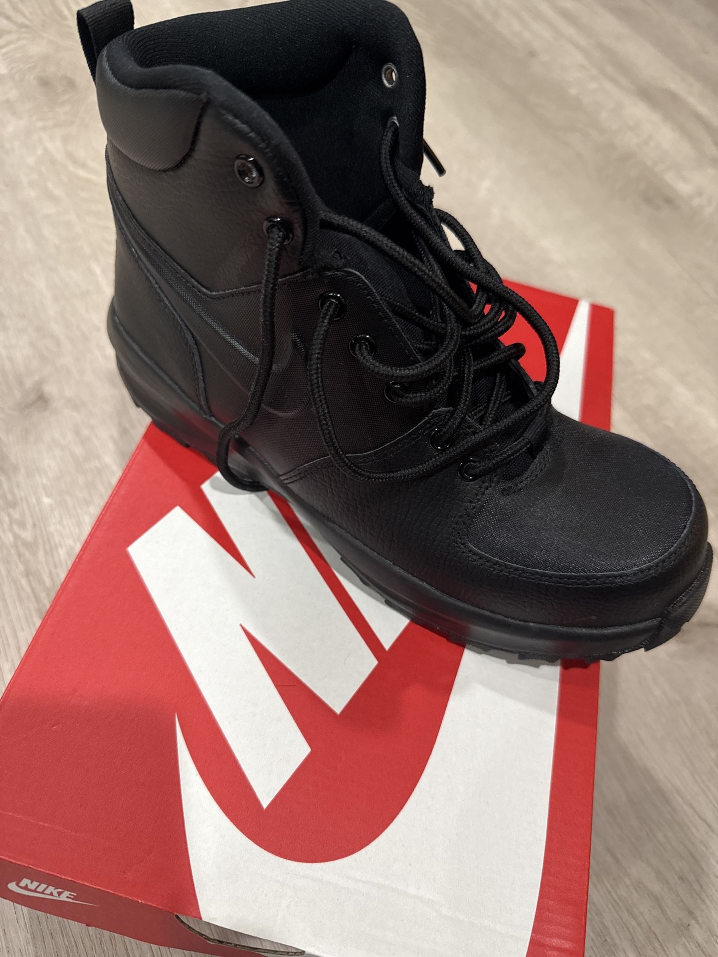 Nike Black Boots size 7Y