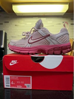 Nike Vomero 5 shoes